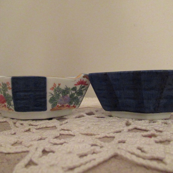 2 Hexagon shaped Japanese Imari dishes - Picture 2 of 6